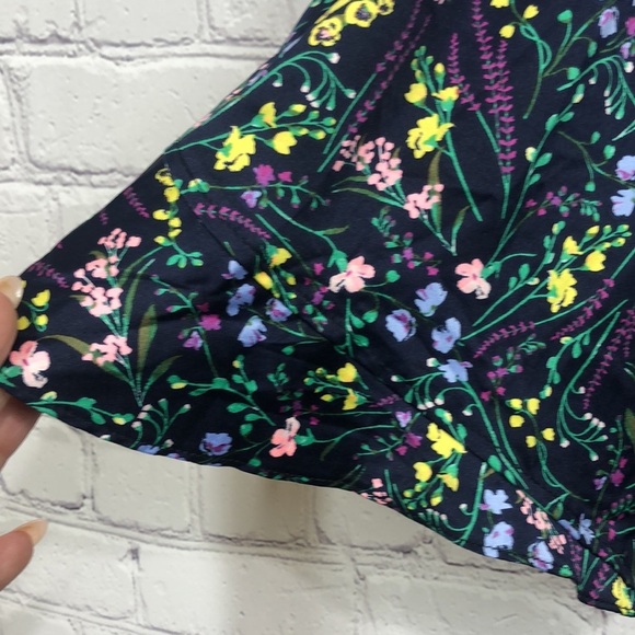 Victoria’s Secret romper floral - Picture 10 of 11